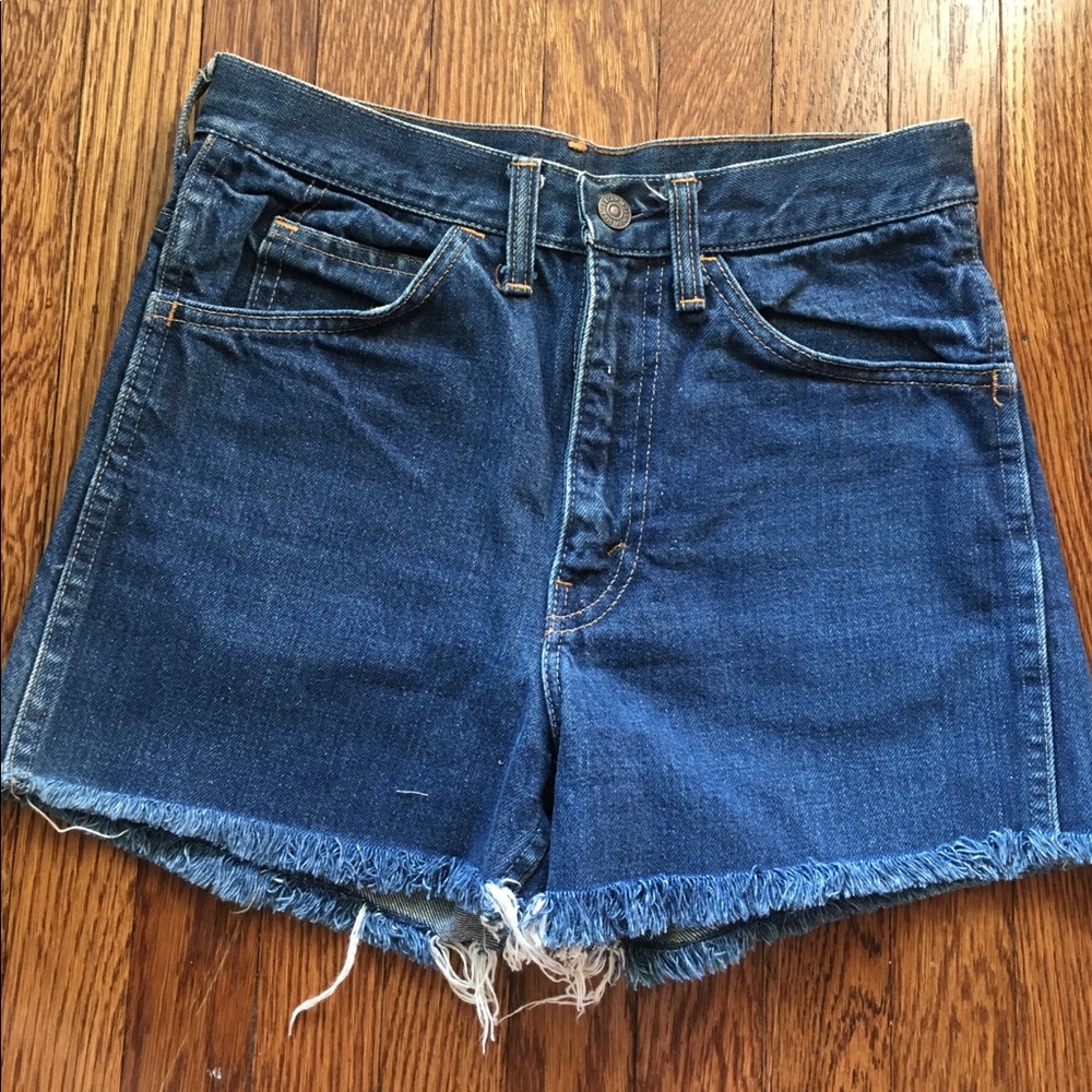 Vintage Levi Jean Shorts 28” waist